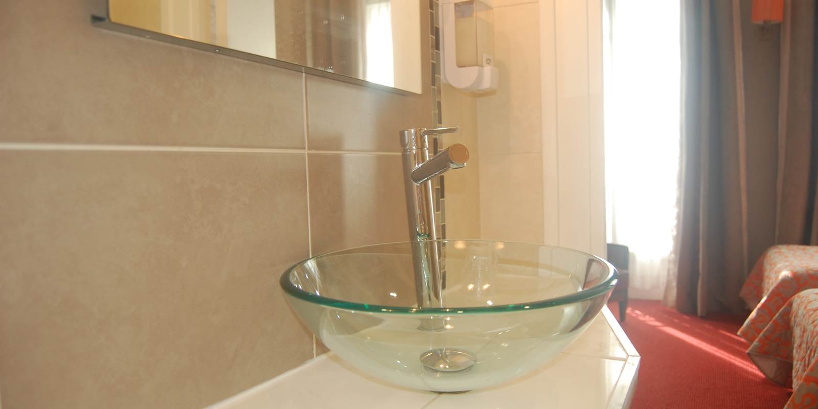 Salle de bain Hôtel Jean Bart métro St Placide